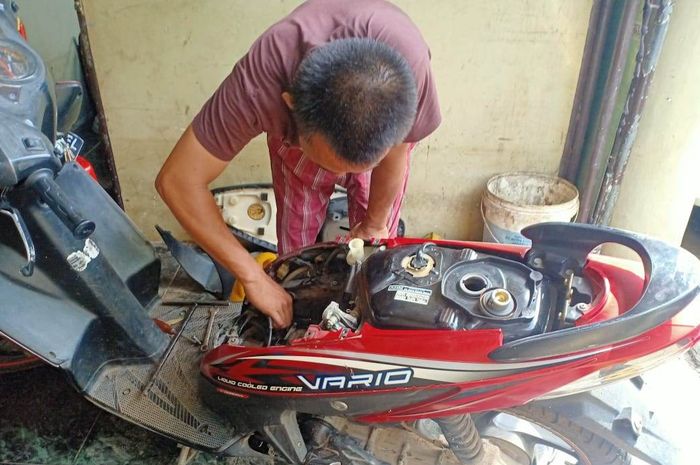 Motor Matic Vario 150 Terendam Banjir. Awas! Motor Kebanjiran di Jalan dan Terendam di Rumah Beda Penanganan, Ini Cara Mudahnya