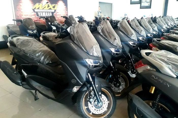 Kredit Motor Honda Vario 150 Bca. Murah Mana Kredit All New Yamaha NMAX di Adira atau BCA Finance?