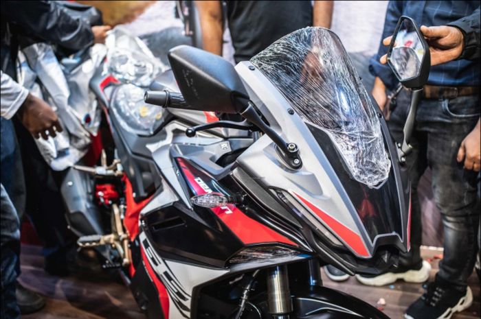 Honda Vario Price In Bangladesh. Saingan Honda CBR150R Meluncur, Pakai Mesin 165 cc, Harganya Segini