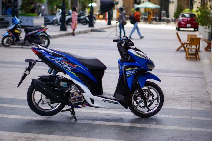 Modifikasi Warna Vario Putih Biru. Modifikasi Honda Vario 150 Minimalis, Grafis Bodi Nyentrik Plus Kaki-Kaki Jempolan