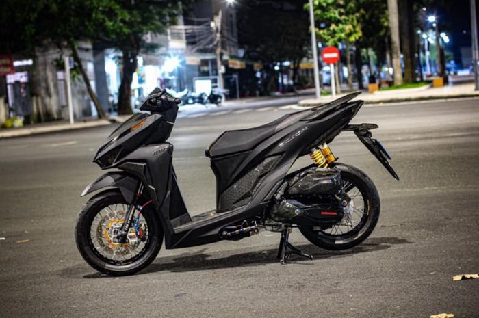 Vario 150 Pakai Velg Jari Jari. Modifikasi Honda Vario 150, Bodi Penuh Carbon, Pelek Jari-Jari Bikin Beda