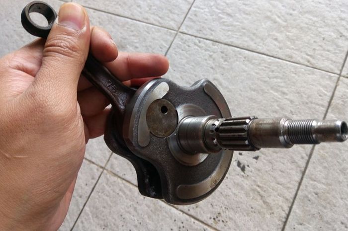 Cara Ganti Stang Seher Vario 150. Begini Cara Gampang Mengecek Setang Piston Motor Goyang atau Normal