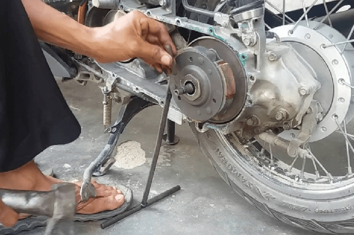 Tanda Tanda Kampas Ganda Vario Habis. Jangan Sepelekan! Gejala Ini Tanda-tanda Kampas Ganda Motor Matic Mulai Aus