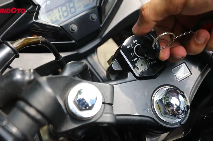 Kunci Kontak Vario Tidak Bisa On. Enggak Usah Panik.. Gampang Banget Cara Atasi Kunci Kontak Macet