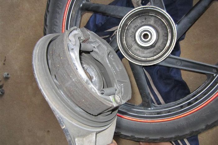 Cara Pasang Kampas Rem Belakang Vario. Baru Tahu, Kalau Terbalik Pasang Kampas Rem Bisa Bikin Rem Motor Enggak Pakem