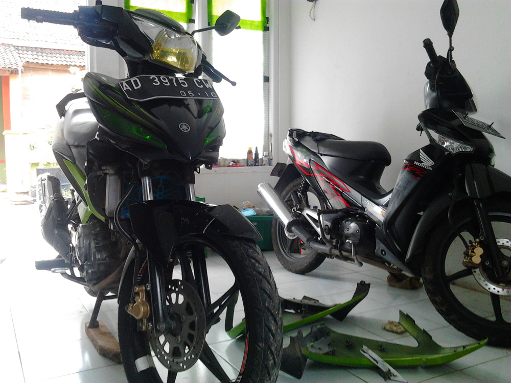 Pengait Jok Vario 110. HSX 125 : Engsel jok patah