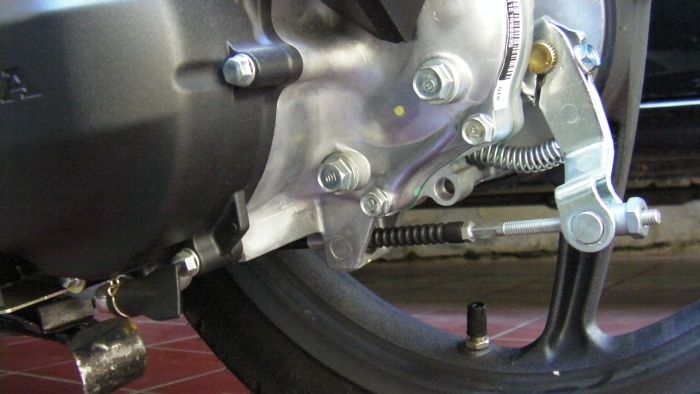 Parking Brake Lock Vario 125 Tidak Berfungsi. Jangan menggunakan smart atau parking brake lock bila ingin aman karena fitur tidak bisa diandalkan