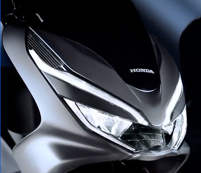Perbedaan Knalpot Pcx Dan Vario 150. Honda PCX lokal lebih berat dari Vario 150 21%, tapi tenaga beda cuma 16%, bisa seimbang sisanya dari mana?