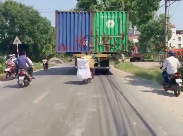 Dán Keo Xe Vario 2020. Kalau ada truk angkut barang seperti ini, mau apa hayo?