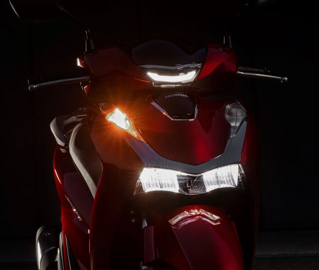 Bảng Giá Xe Vario 2019. Honda SH150i (155) banyak berubah, sudah pakai traction control segala