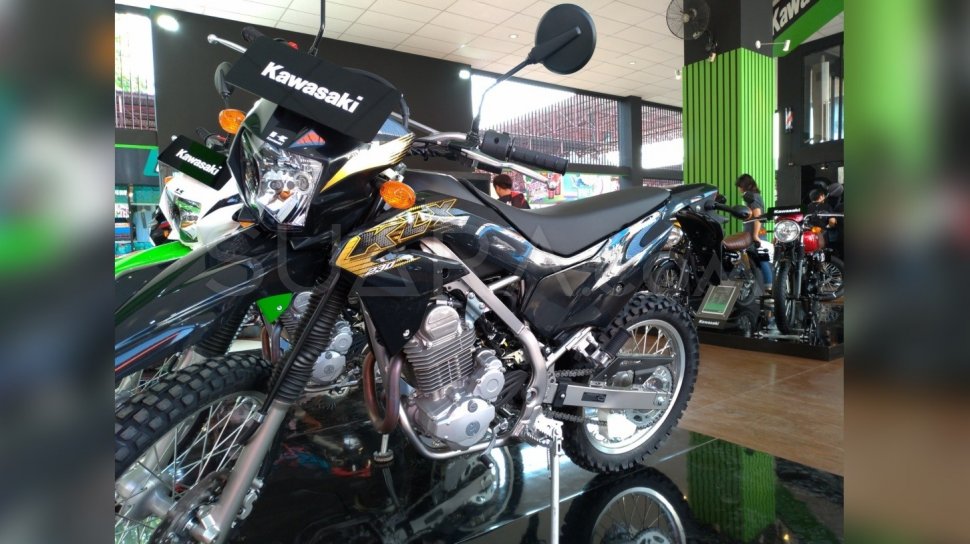 Vario Vs Klx. Viral Survei Kocak Honda Vario Vs Kawasaki KLX, Cewek-cewek Suka yang Mana?