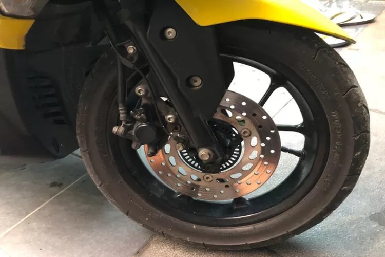 Ban Depan Vario Bergelombang. Ban Depan Motor Oleng: Penyebab, Gejala, dan Cara Mengatasinya