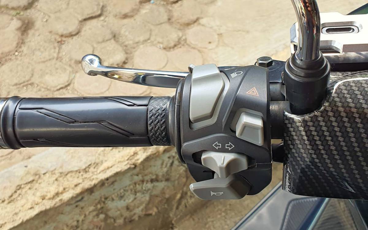 Cara Pasang Saklar Pulsar Di Vario 150. Lagi Tren Pasang Saklar Universal Buatan Vietnam di Yamaha NMAX