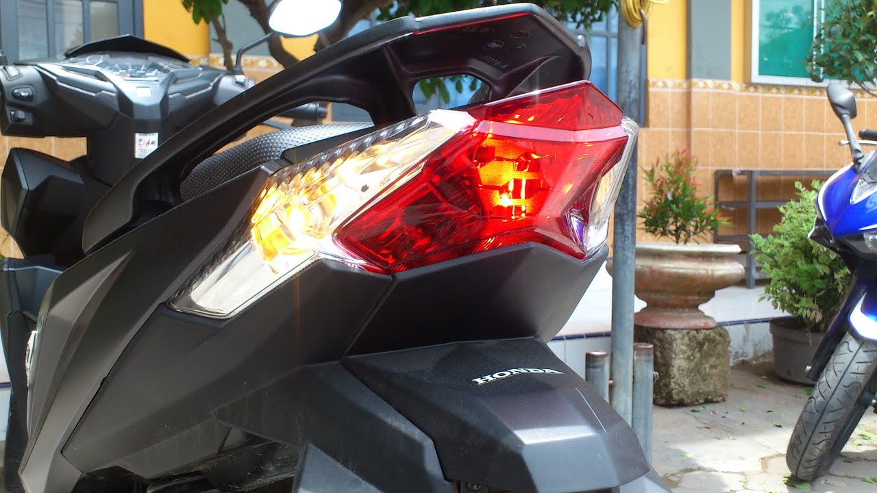 Cara Melepas Mika Lampu Rem Vario 125. Cara Mengganti Lampu Rem Vario 150 atau Vario 125 LED
