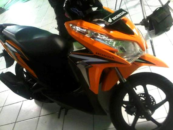 Gambar Vario Warna Kuning. Honda Mulai Berani Bocorin Foto Produk Baru, Contoh Vario 125 Orange dan Next Tiger