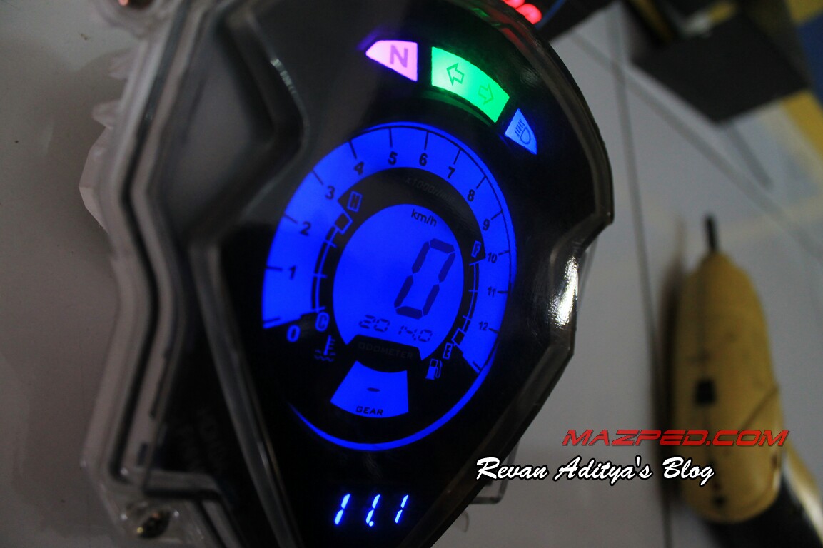 Pasang Voltmeter Di Vario 125. Ganti Backlight dan Pasang Voltmeter CS1