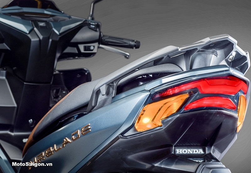 Honda Air Blade Vs Vario. Honda Air Blade Vs Vario, Rival Yamaha Aerox – Moladin