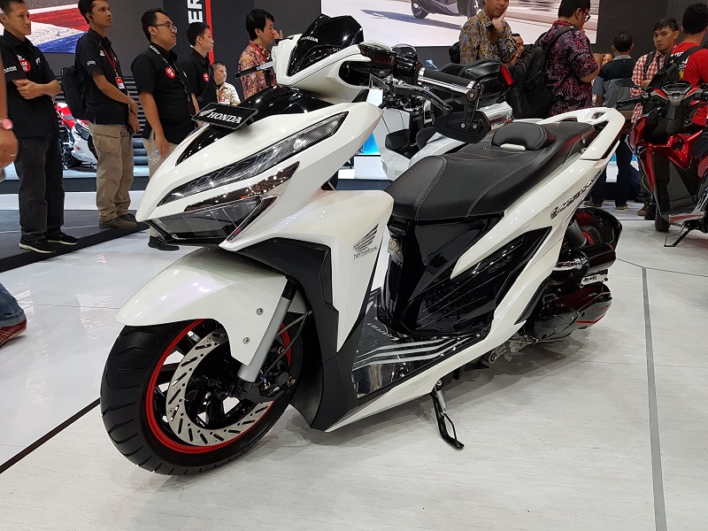 Model Variasi Jok Motor Vario 150. Modifikasi Honda Vario 150 Pakai Air Suspension – Moladin