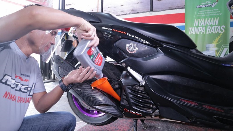 Oli Yang Bagus Untuk Vario Karbu. 7 Rekomendasi Oli Yang Bagus Untuk Motor Matic – Moladin