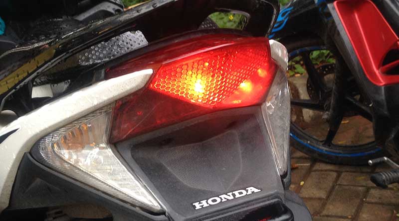 Lampu Vario Mati Sebelah. Tips Atasi Lampu Rem Honda Vario Techno yang Mati Sebelah