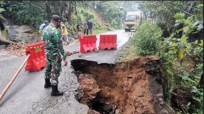 Harga Kunci Vario Karbu. Jalur Antarkecamatan di Trenggalek Ambles, Separuh Ruas Jalan Tak Bisa Dilewati