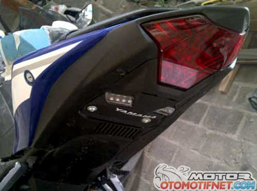Cara Mengganti Lampu Sein Belakang Vario 150. Pasang lampu sein tempel di Yamaha R25, untuk R15 & CBR 150 bisa??
