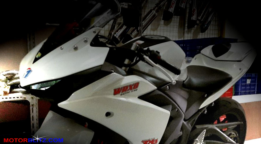 Modif Skotlet Vario Putih. Modifikasi skotlet headlamp Yamaha R25, makin seram dengan mata hitam.