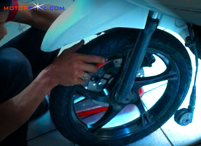 Cara Ganti Bearing Roda Depan Vario 125. Penyebab laher atau bearing roda motor cepat rusak.
