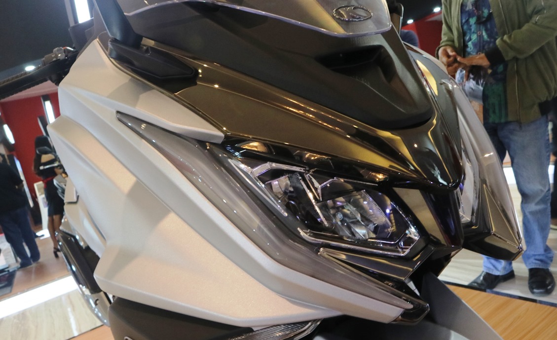 Kymco Super 8 Vario Ring Verwijderen. VLOG: Ngepoin Maxi Scooter Kymco AK550 Yang Berkelas Gaya Eropa