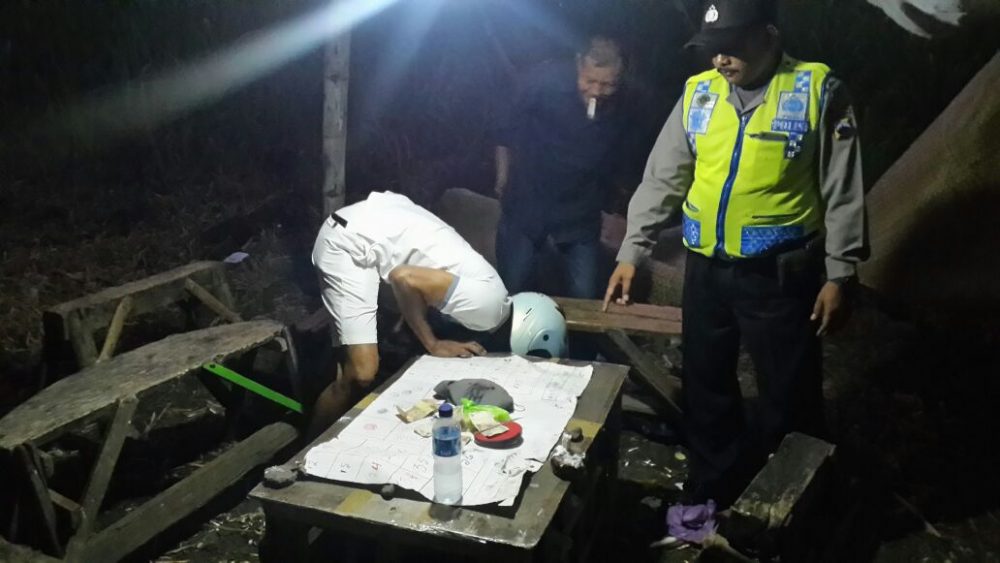 Sepeda Motor Vario Warna Pink. Polisi Gerebek Judi Dadu di Margorejo Pati