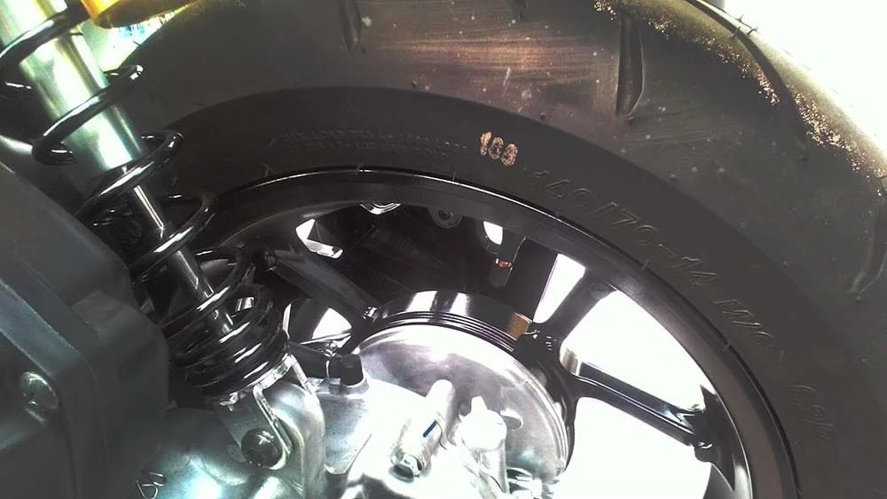Cara Pasang Velg Aerox Di Vario. Ukuran Ban dan Velg Yamaha Aerox 155 serta Rekomendasi Upgrade