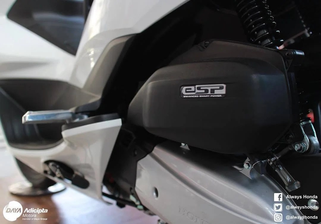 Perbedaan Mesin Pcx Dan Vario 150. Adu Tenaga Mesin Honda PCX vs Vario 150 eSP, Apa Bedanya?