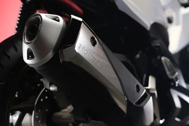 Penyebab Knalpot Vario Berasap. Kenapa Knalpot Motor Tiba-tiba Berasap?