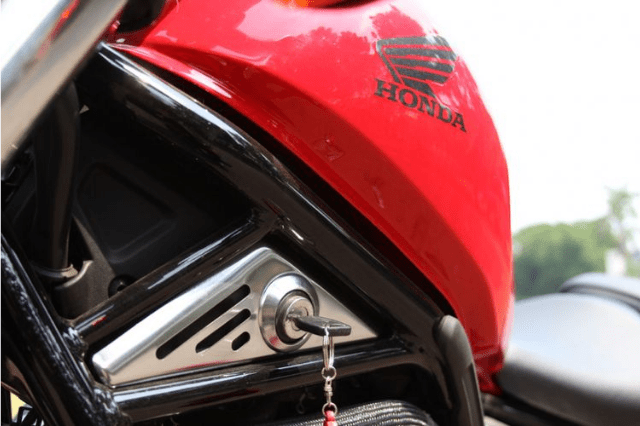 Kunci Stang Motor Vario Macet. Kunci Kontak Seret Karena Kehujanan? Lakukan Ini!