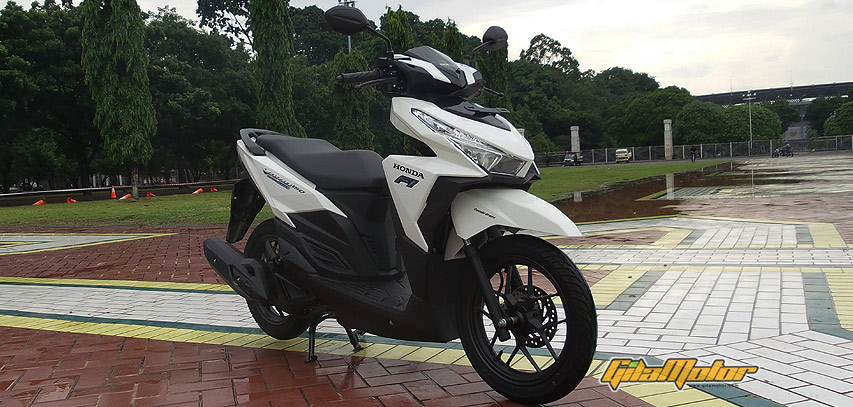 Letak Air Radiator Vario 150. Bongkar Aki dan Isi Air Radiator All New Honda Vario 150 & 125, Bisa Sendirian