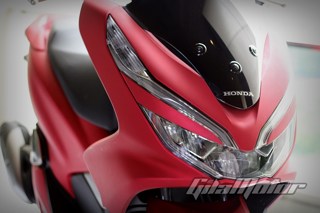 Harga Ganti Lampu Depan Motor Vario. Berapa Sih Harga Ganti Lampu LED Skutik Honda?