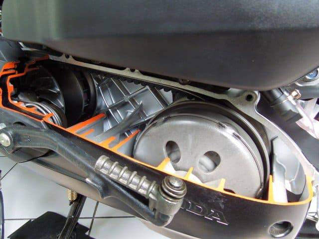 Motor Vario Bergetar Saat Di Gas. Penyebab Tarikan Awal Motor Matic Anda Bergetar